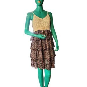 NWT Karen Hart Cute Summer With Crochet Bodice and Floral Layered Skirt Dress Si